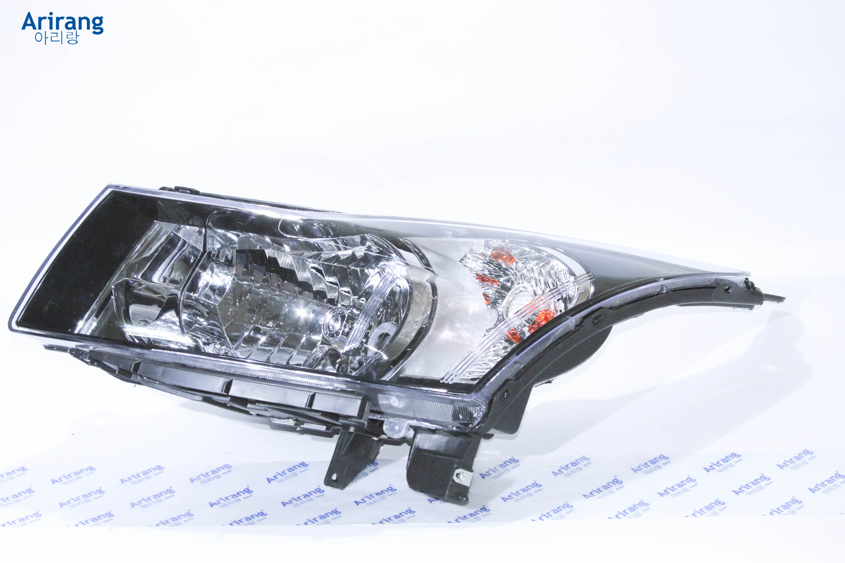 Фара передняя левая без корректора